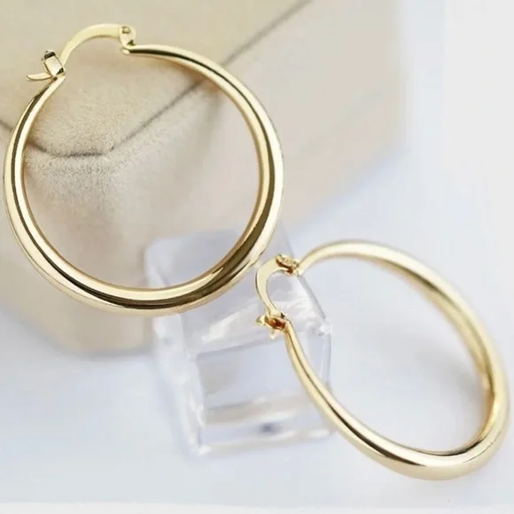 18k Gold plated Classic 33mm sized trending hoops! Must have. NWT & box - Picture 4 of 10